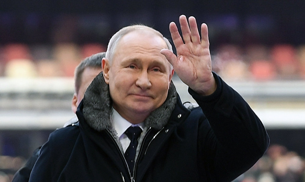 Vladimiras Putinas sakė kalbą per koncertą, kuriuos rusai minėjo Krymo okupacijos metines.