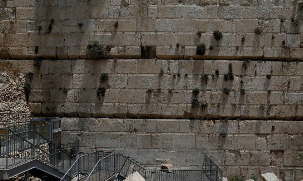 Jeruzalėje nukrito Raudų sienos blokas