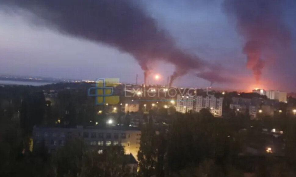 Liepsnoja Rusijos Saratovo naftos perdirbimo gamyklai