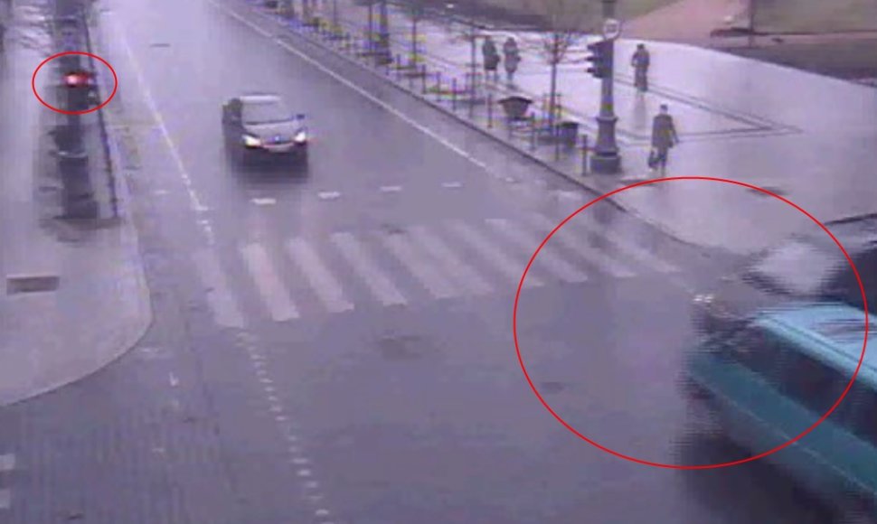 Iš filmuotos medžiagos akivaizdu, kad G.Paškevičius dėl avarijos nekaltas, nes per raudoną šviesą važiavo kitas vairuotojas.
