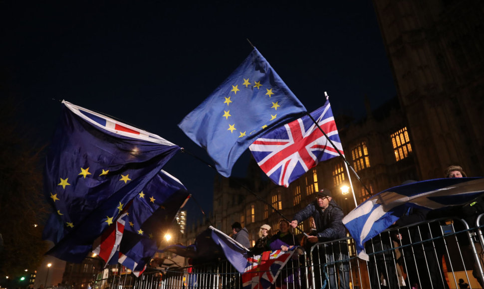 ES ir Jungtinės Karalystės vėliavos