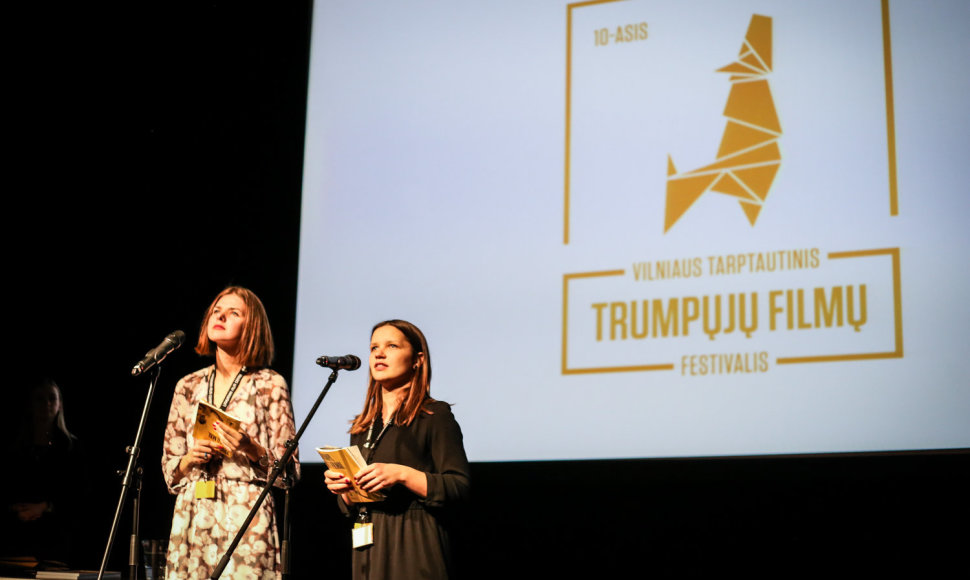 Vilniaus tarptautinis trumpųjų filmų festivalis apdovanojimų ceremonijoje išdalino prizus filmų kūrėjams.Ievos Budzeikaitės nuotr.