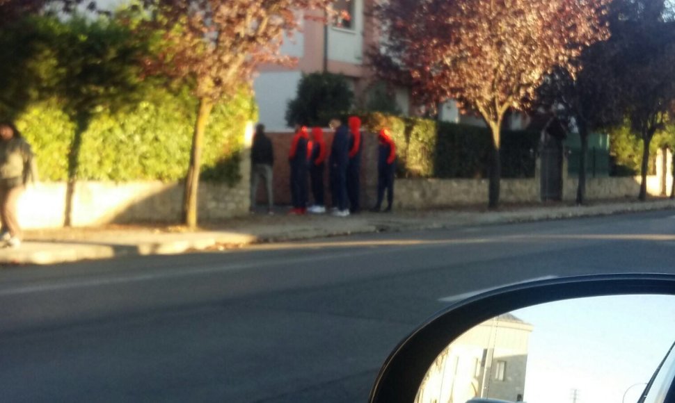 „Baskonia“ žaidėjai prie trenerio namų