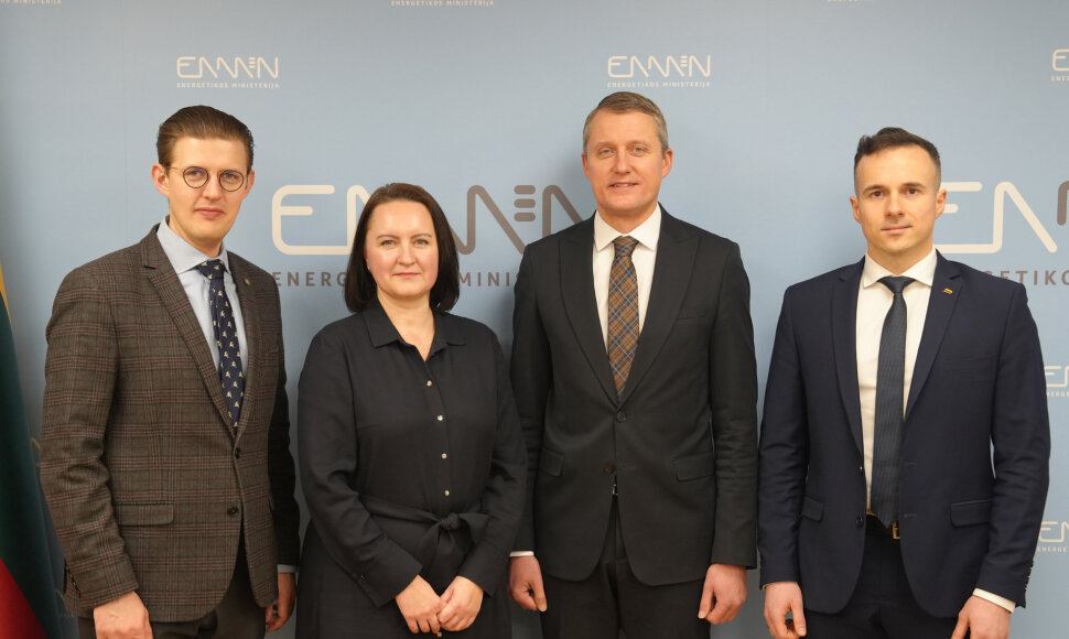 Energetikos ministras Žygimantas Vaičiūnas suformavo politinę komandą: i&scaron; kairės &ndash; viceministras Arnoldas Pikžirnis, Edita Gudauskienė ir Airidas Dauk&scaron;as