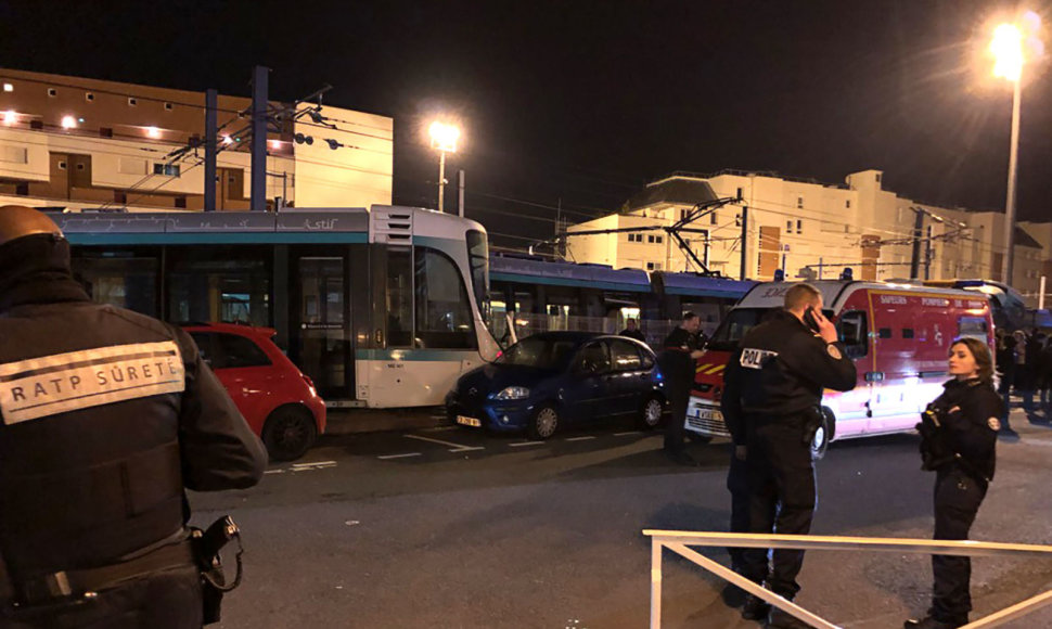 Paryžiaus priemiestyje per retą tramvajaus avariją sužeista 12 žmonių