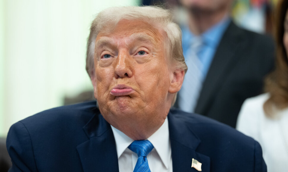 Donaldas Trumpas / / Aaron Schwartz/POOL via CNP/INST