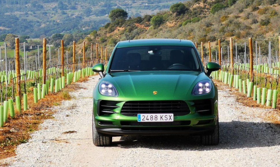 Atnaujinto „Porsche Macan“ bandymai Portugalijoje