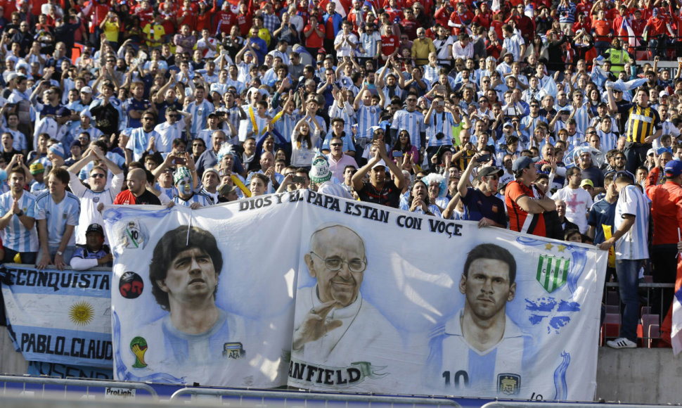 Argentinos pasididžiavimas: D.Maradona, popiežius Pranciškus ir L.Messi.