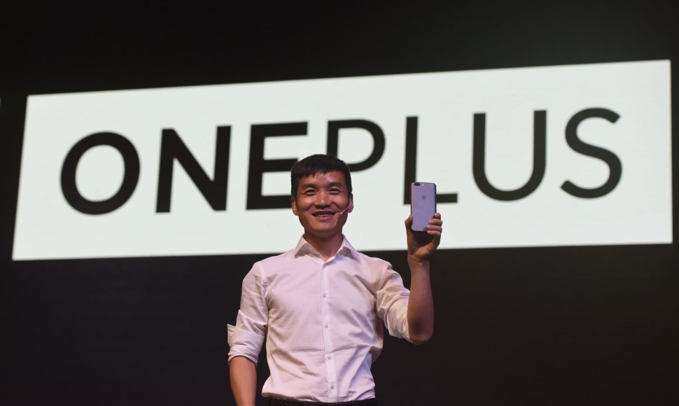 Bendrovės vadovas Pete'as Lau pristato „OnePlus 5“