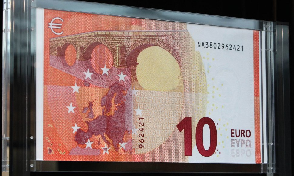 ECB pristatė naujus 10 eurų banknotus su Europės atvaizdu.