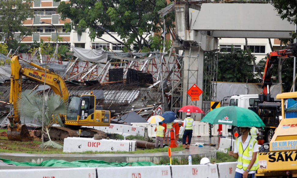 Sugriuvusi statoma kelio estakada Singapūre