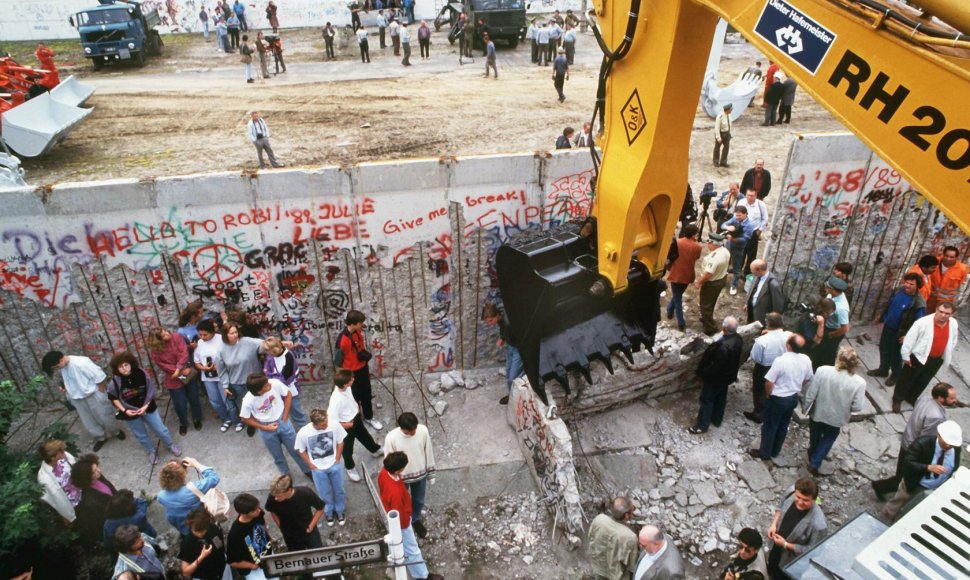 Griaunama Berlyno siena (1990 m. birželis)