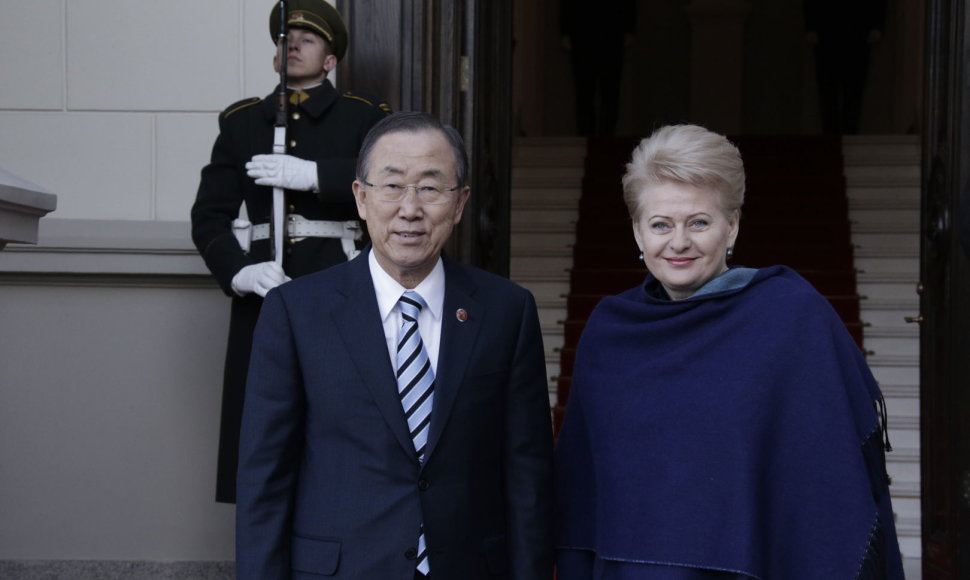 Lietuvos Respublikos Prezidentė Dalia Grybauskaitė susitiko su pirmą kartą Lietuvoje viešinčiu Jungtinių Tautų (JT) Generaliniu Sekretoriumi Ban Ki-moonu. 