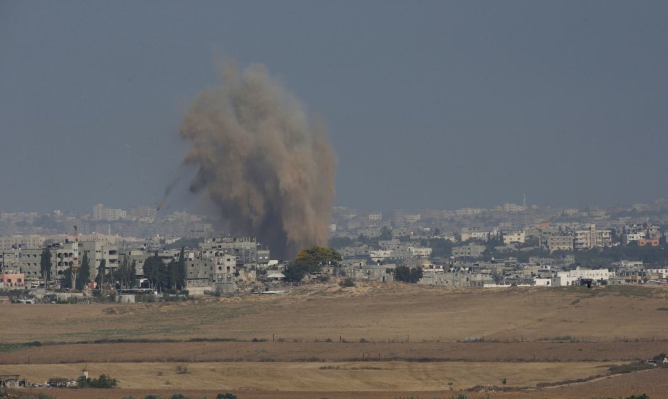 Izraelio oro ataka Gazos mieste
