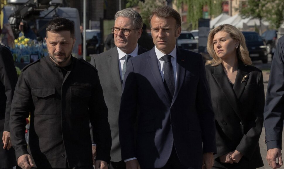 Volodymyras Zelenskis, Keiras Starmeris, Emmanuelis Macronas, Olena Zelenska / AFP