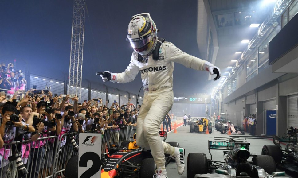 Lewiso Hamiltono pergalė Singapūro GP