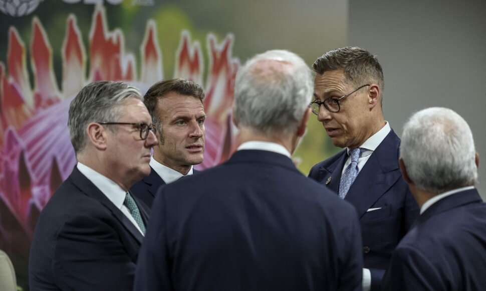 HENRY NICHOLLS / AFP