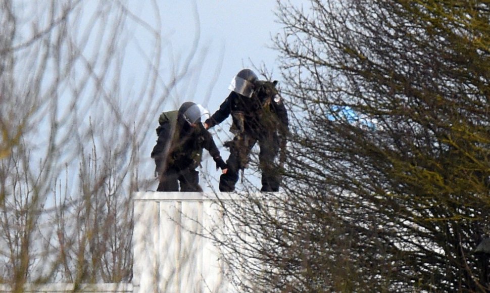 Teroristų Kouachi slaptavietės spaustuvėje šturmas 2015 m. sausio 09 d. 