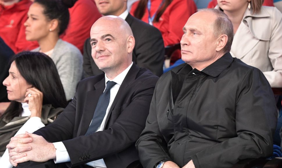 Giannis Infantino ir Vladimiras Putinas