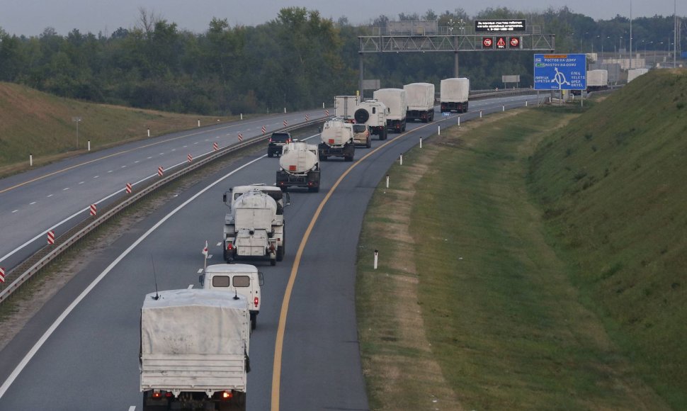 Rusijos sunkvežimių vilkstinė su humanitarine pagalba