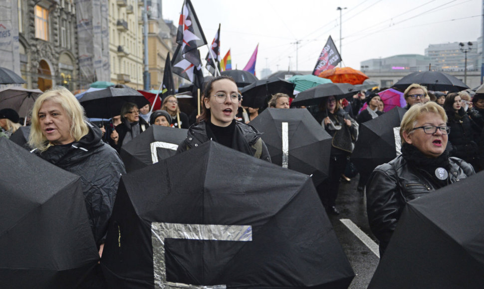 Lenkijos moterų protestas prieš abortų draudimą