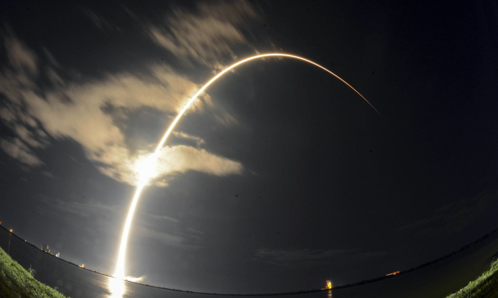 „SpaceX“ raketos startas