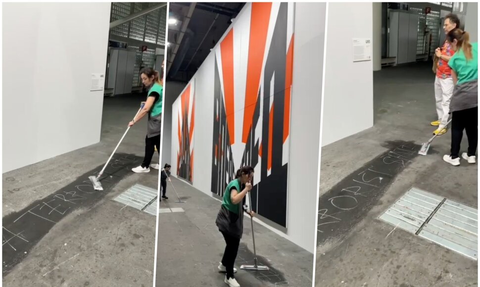 Mugės darbuotoja nuvalo tekstą po Eriko Bulatovo kūriniu parodoje &bdquo;Art Basel Unlimited 2025&ldquo;