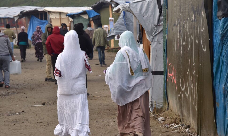 Ruo&scaron;iamasi evakuoti migrantų neteisėtą stovyklą &scaron;iauriniame Kalė uostamiestyje