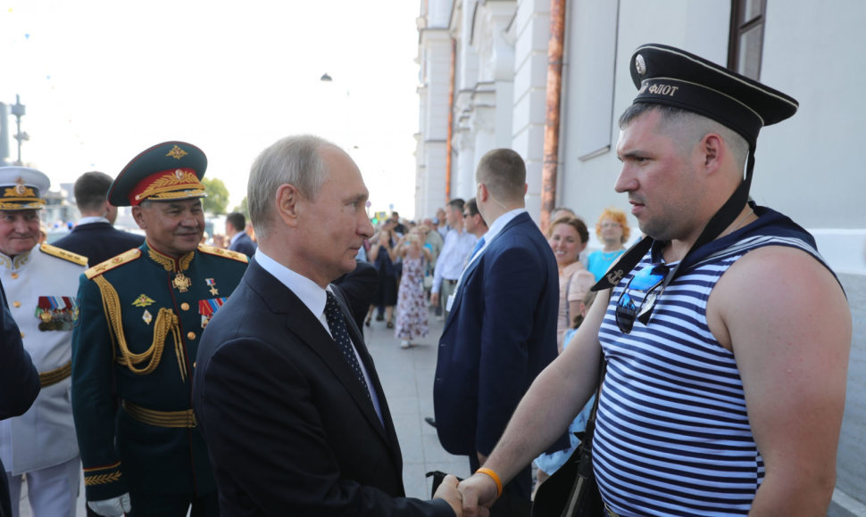 Vladimiras Putinas su jūreiviais