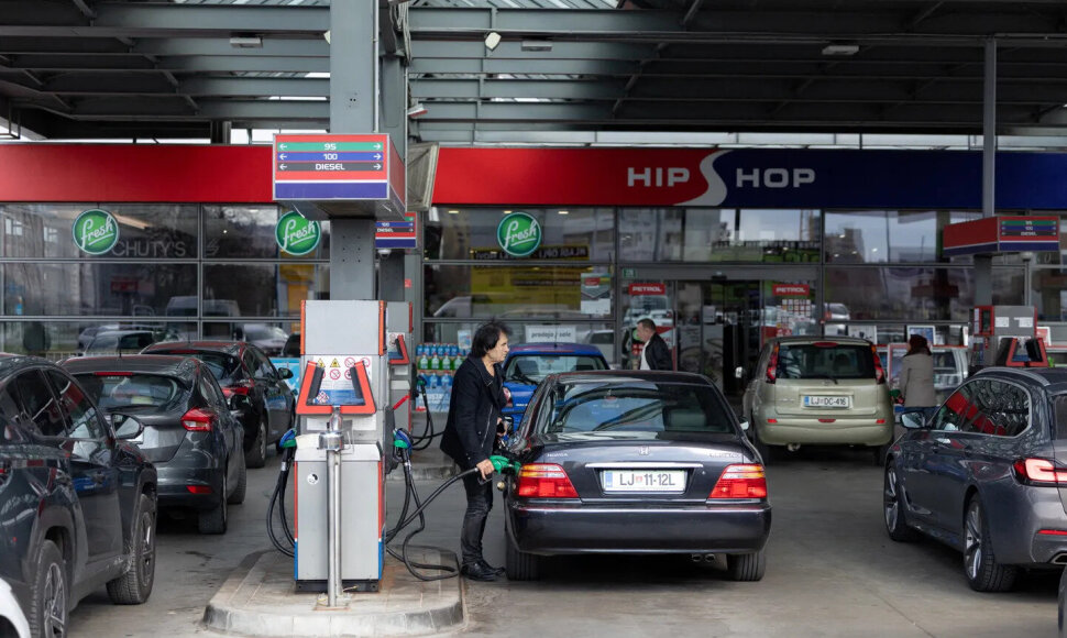 ES narė pirmą kartą apribojo degalų pardavimą