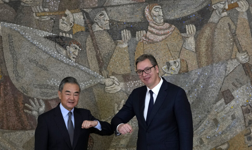 Wang Yi ir Aleksandras Vučičius