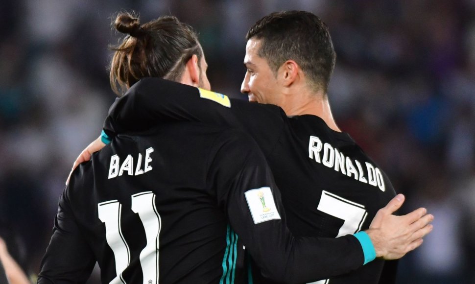 Pasaulio klubų taurės turnyro pusfinalyje Madrido „Real“ futbolininkai 2:1 palaužė „Al Jazira“ klubą..