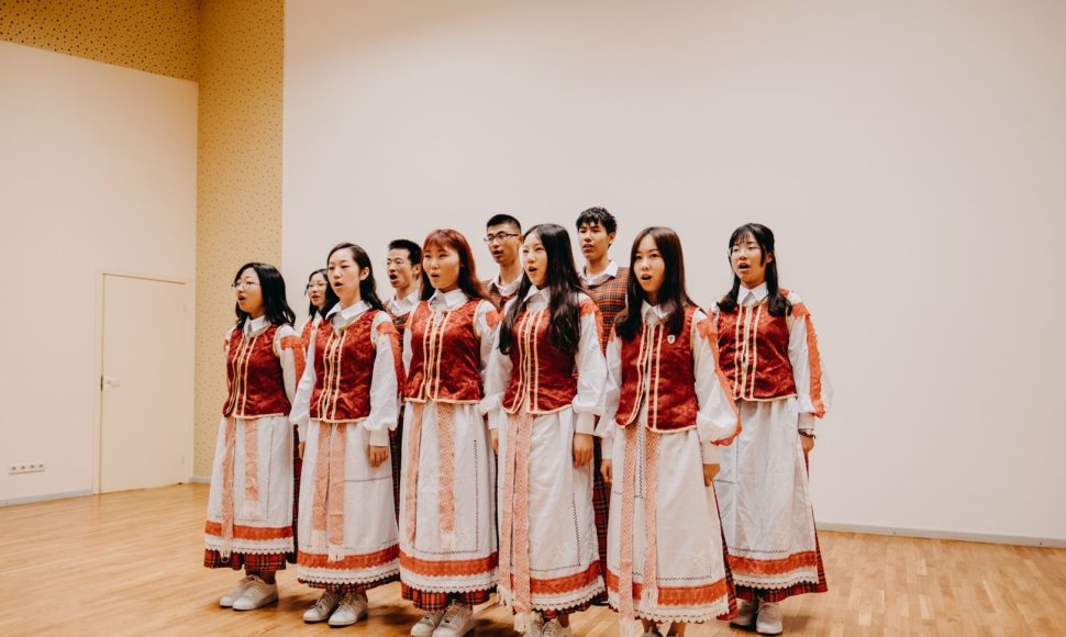 Vienuolika kinų perdainavo Gyčio Paškevičiaus daina