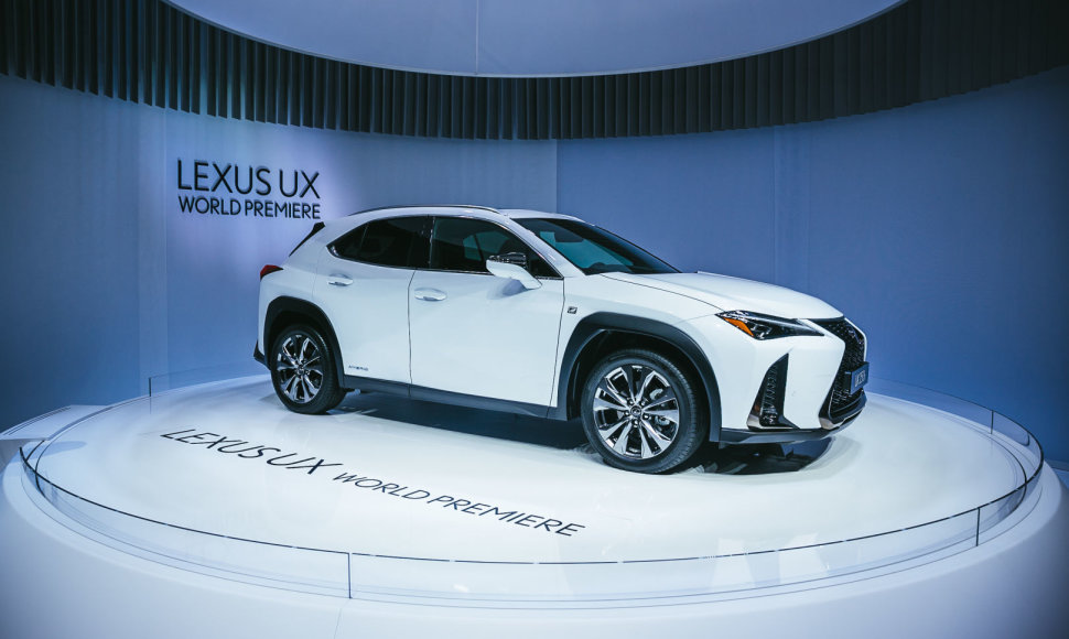 „Lexus“ pristatė naująjį UX
