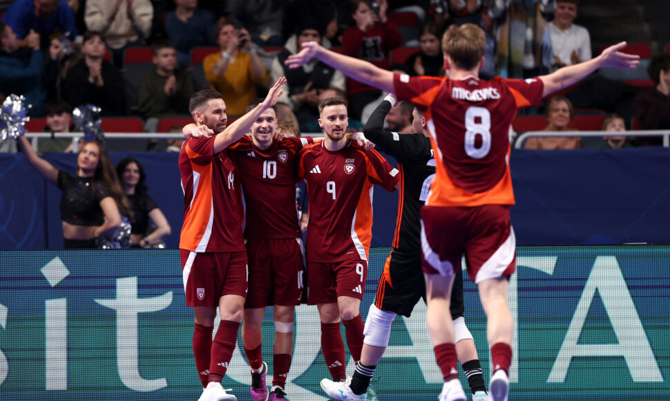 Latvijos futbolo rinktinė
