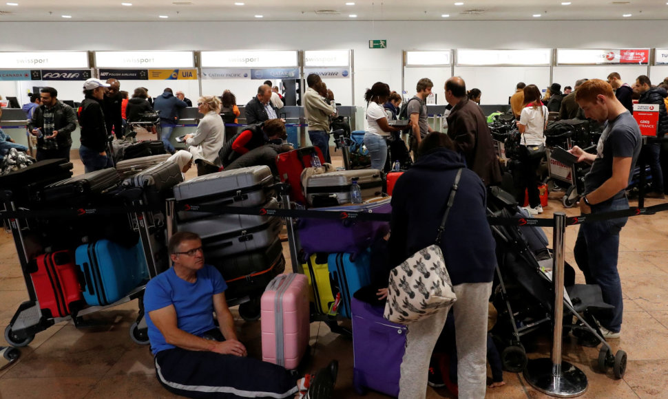 Dėl oro uosto darbuotojų streiko Briuselyje įstrigo dešimtys tūkstančių keleivių