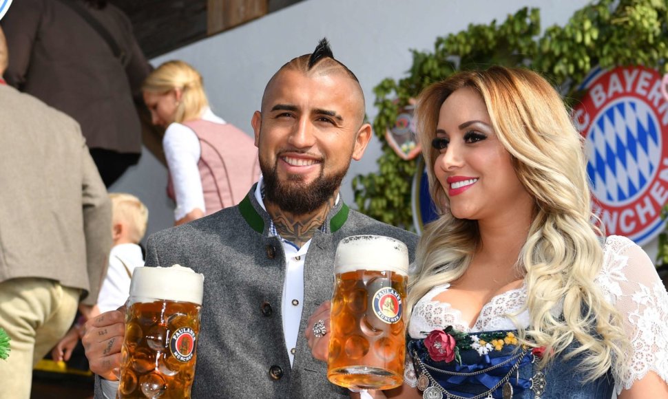 A.Vidalis ir kiti Miuncheno „Bayern“ futbolininkai prieš kelias dienas apsilankė tradicinėje „Oktoberfest“ šventėje.