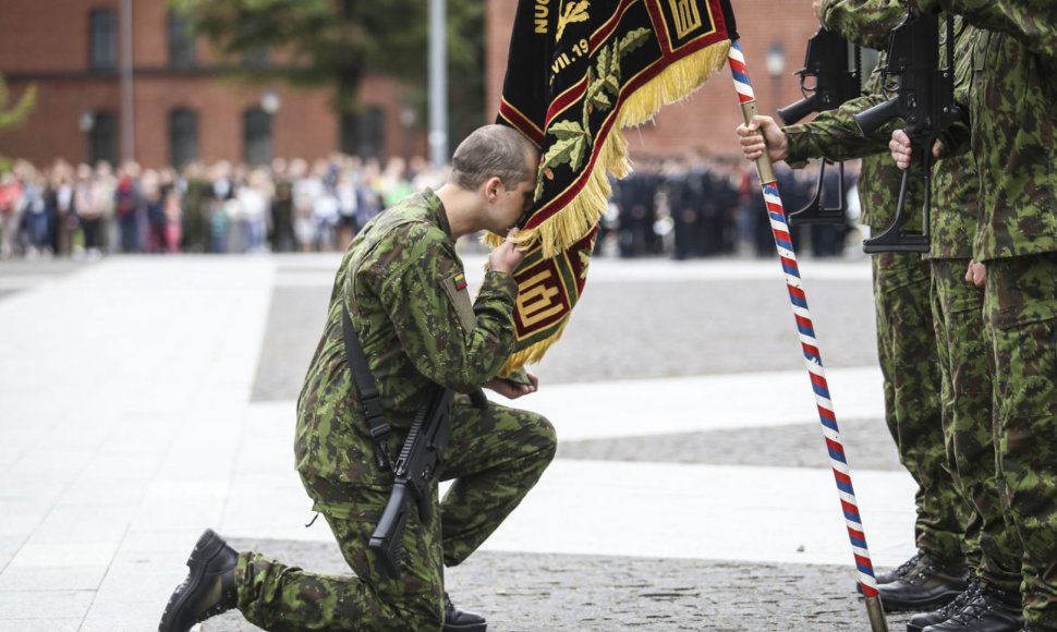 Nuolatinės privalomosios pradinės karo tarnybos karių priesaikos ceremonija Dragūnų batalione