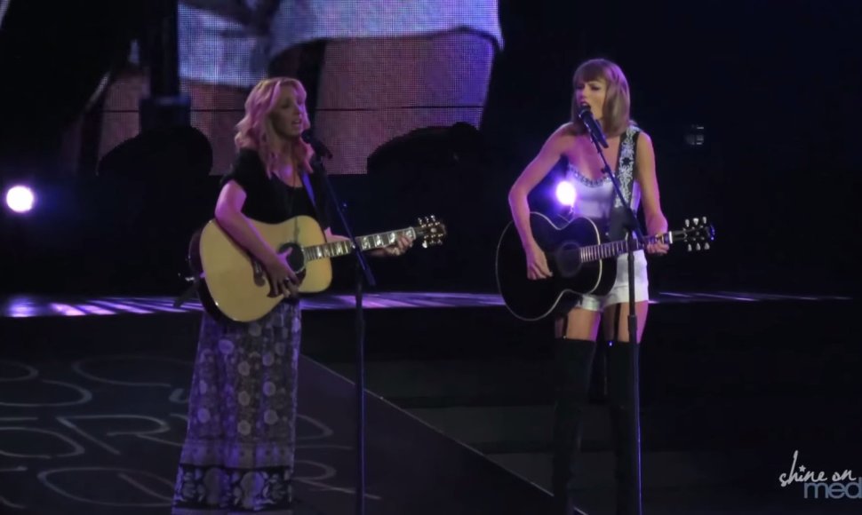 Lisa Kudrow ir Taylor Swift