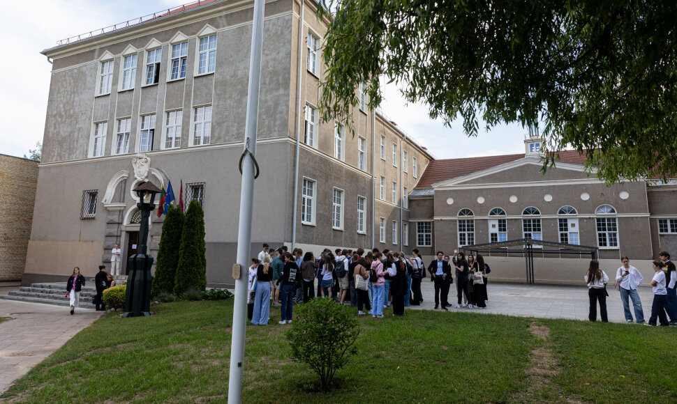 Vilniaus Antakalnio gimnazijoje laikomas lietuvių kalbos ir literatūros brandos egzaminas