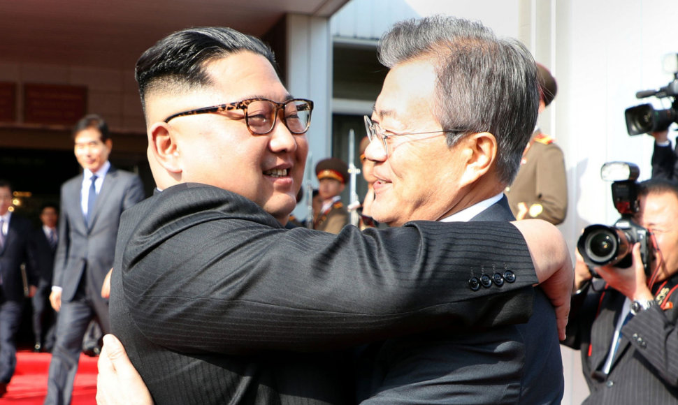 Naujasis Kim Jong Uno ir Moon Jae-ino susitikimas