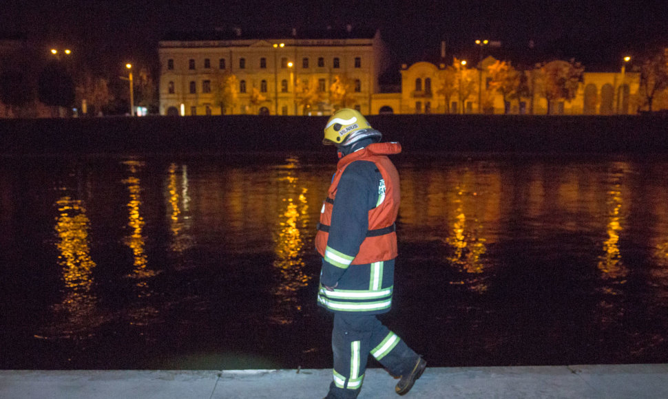 Vilniuje sekmadienio vakarą ieškota į Nerį įšokusios moters.