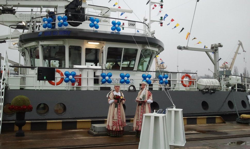 Klaipėdos universiteto studijos keliasi į atvirą jūrą. Naujutėlaičiam moksliniam laivui oficialiai suteiktas „Minties“ vardas.  2014 m. lapkričio 25 d. 