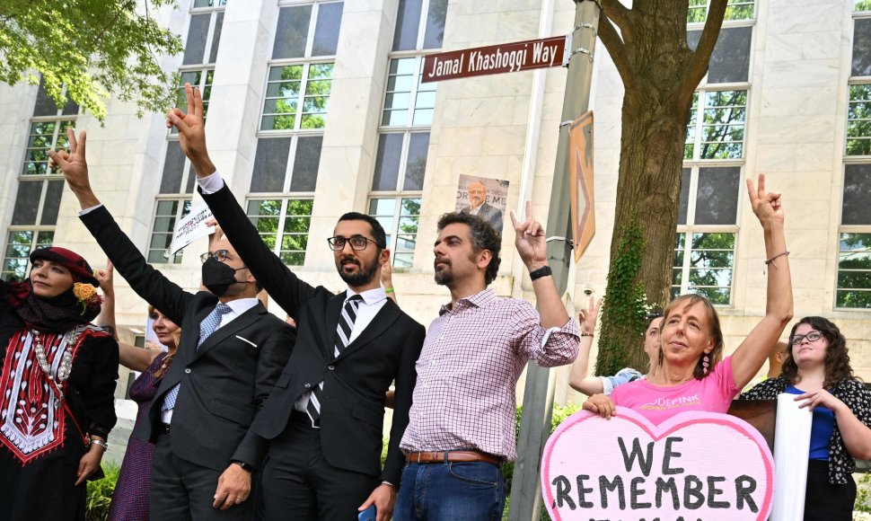 Vašingtone, prie Saudo Arabijos ambasados, liepos mėnesį atidengtas Jamalo Khashoggi ženklas