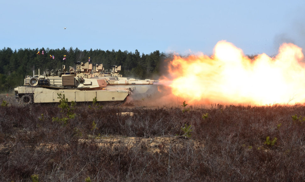 Karinės pratybos su JAV kariuomenės tankais „Abrams“