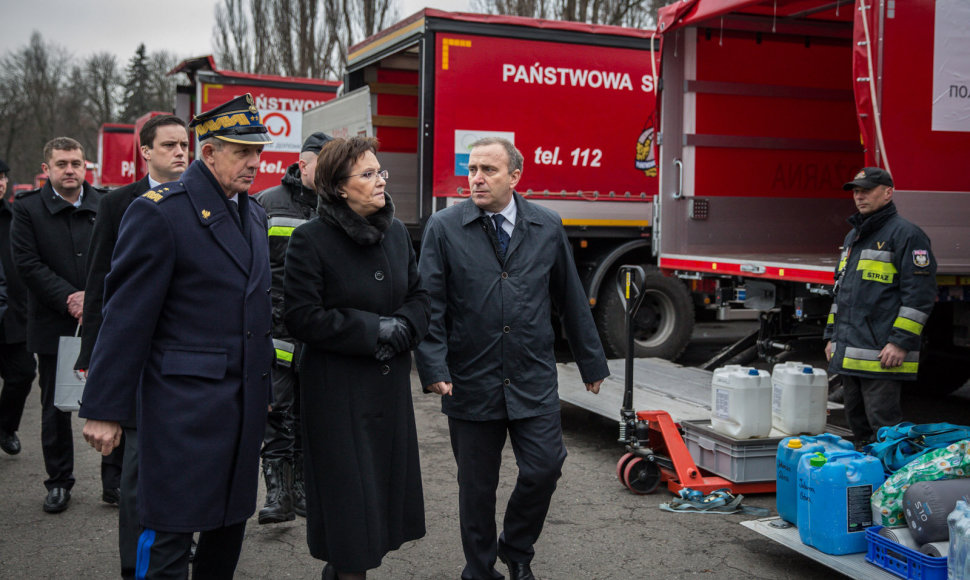  Užsienio reikalų ministras Grzegorz Schetyna ir premjerė Ewa Kopacz dalyvauja išlydint humanitarinės pagalbos transportą Rytų Ukrainos pabėgėliams.