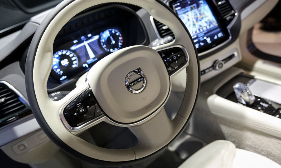 &bdquo;Volvo&ldquo; stendas Paryžiaus automobilių parodoje
