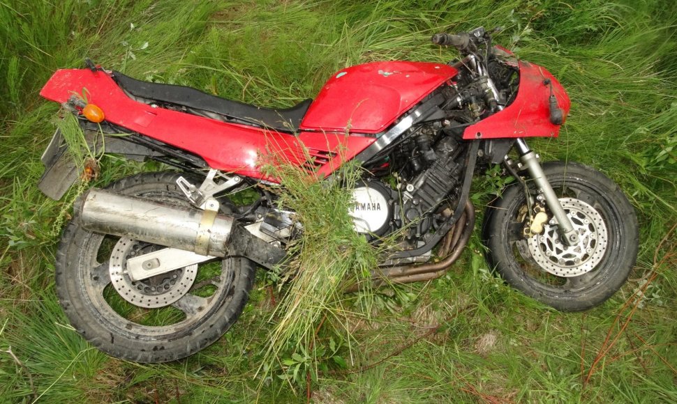 Avarijoje apgadintas „Yamaha“ motociklas