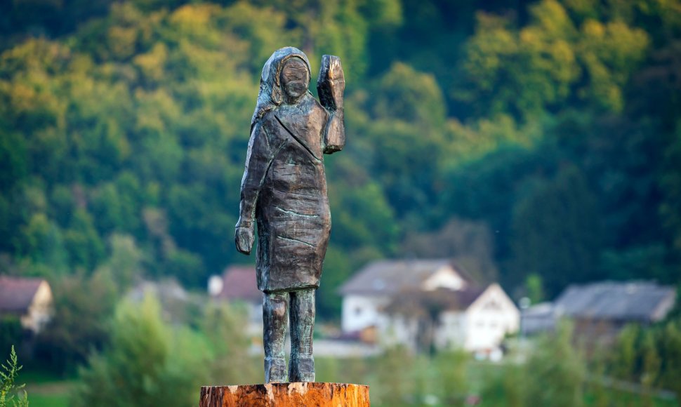 Bronzinė Melanios Trump skulptūra Slovėnijoje