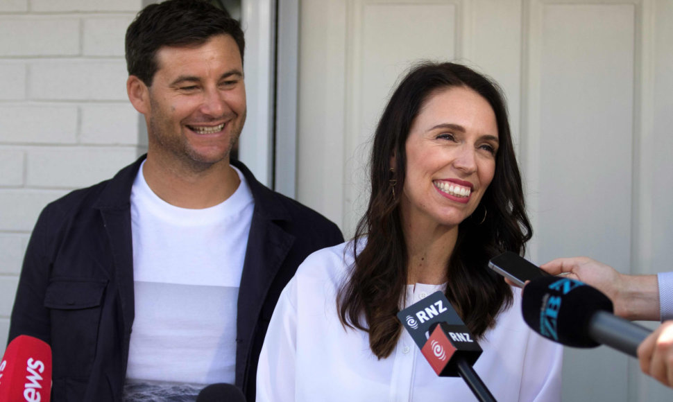 Jacinda Ardern ir jos partneris Clarke'as Gayfordas